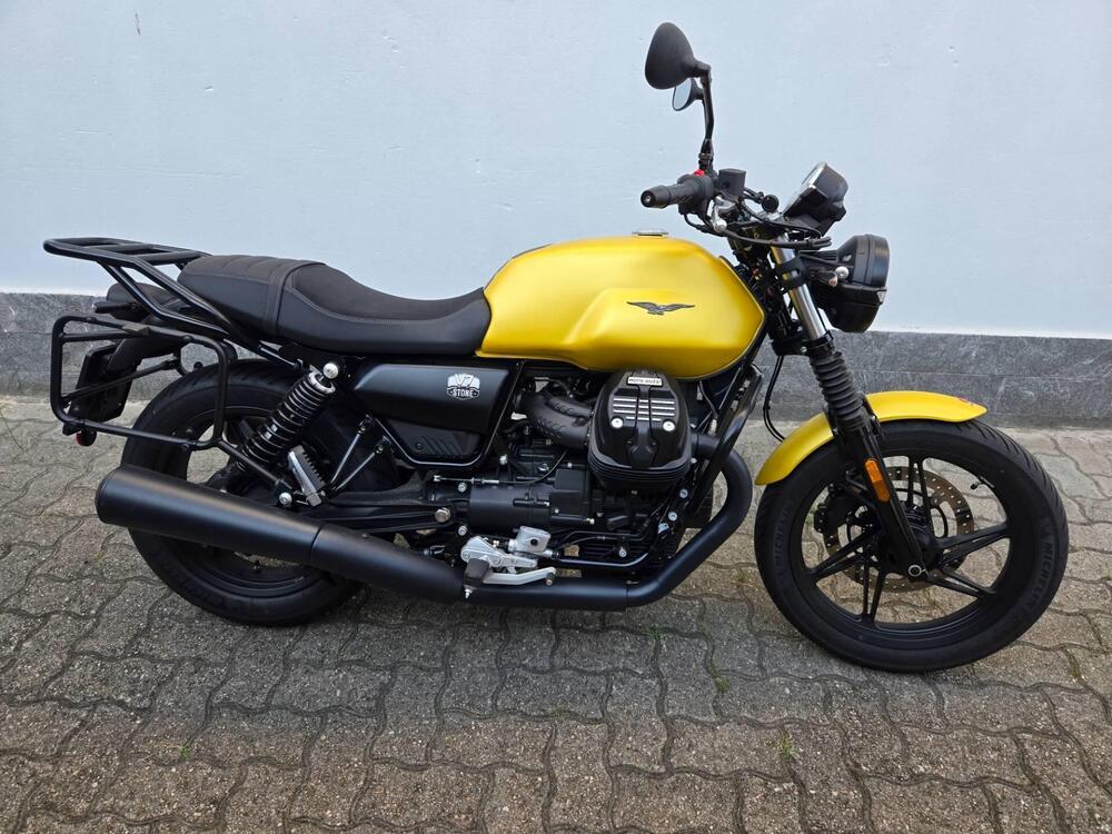 Moto Guzzi V7 Stone (2021 - 24)