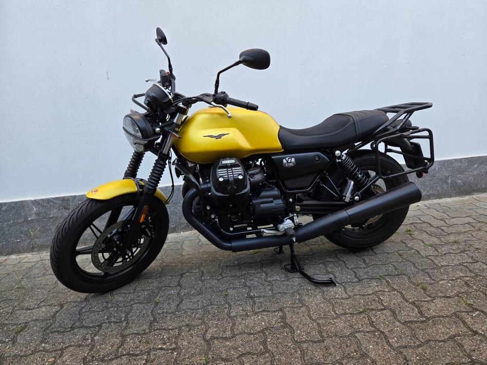 Moto Guzzi V7 Stone (2021 - 24) (2)