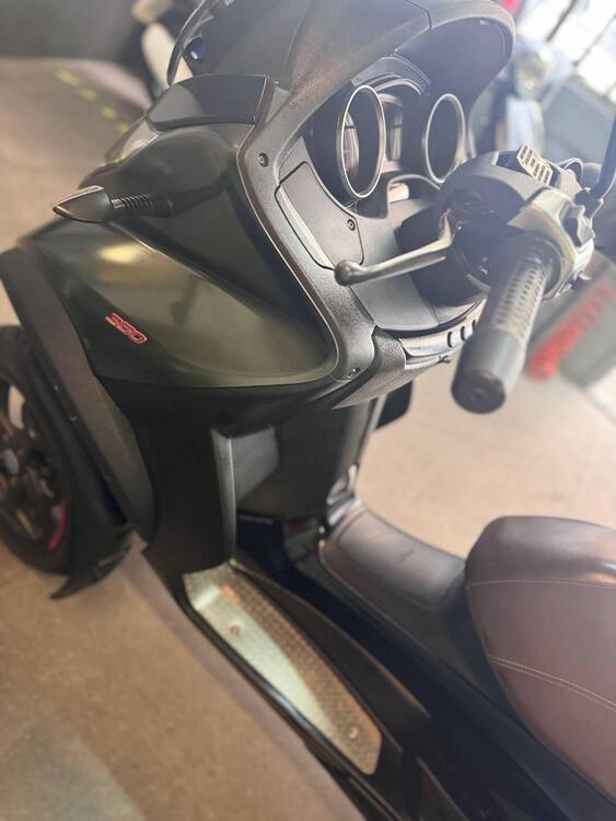 Piaggio Mp3 350 ie ABS (2018 - 19) (2)