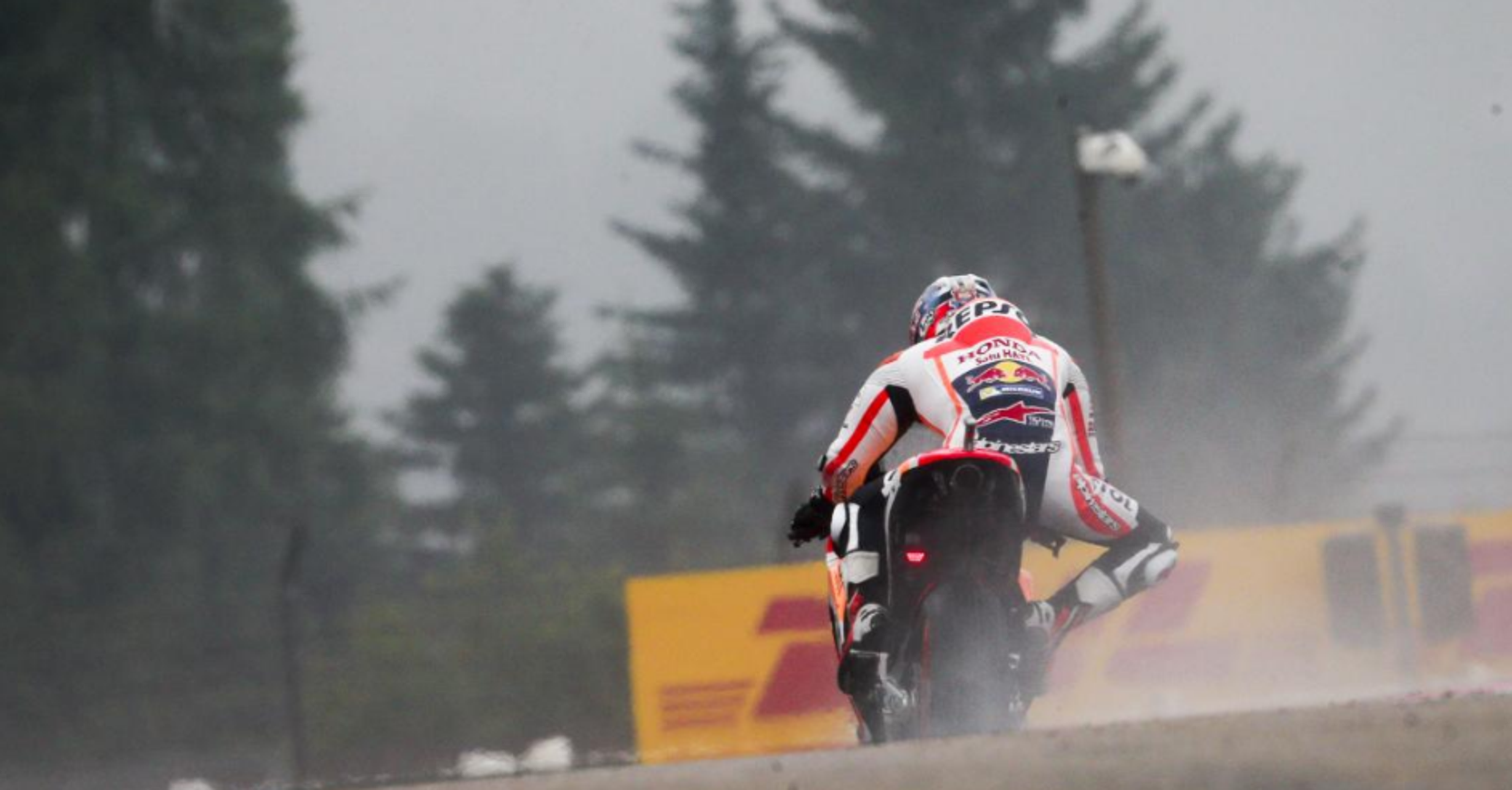 MotoGP 2016. Pedrosa &egrave; il pi&ugrave; veloce nel warm up bagnato al Sachsenring