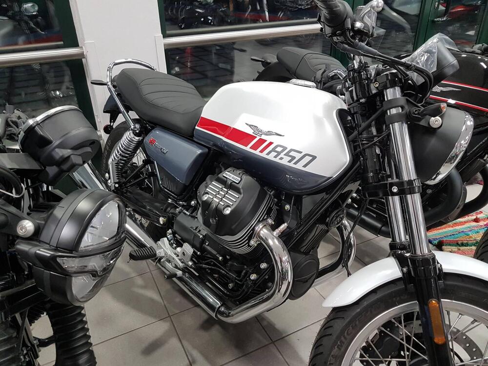 Moto Guzzi V7 Special (2021 - 24)