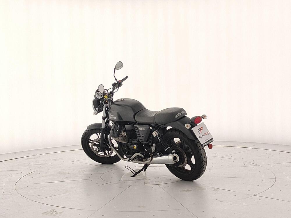 Moto Guzzi V7 II Stone (2015 - 17) (3)