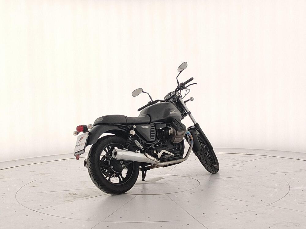 Moto Guzzi V7 II Stone (2015 - 17) (4)