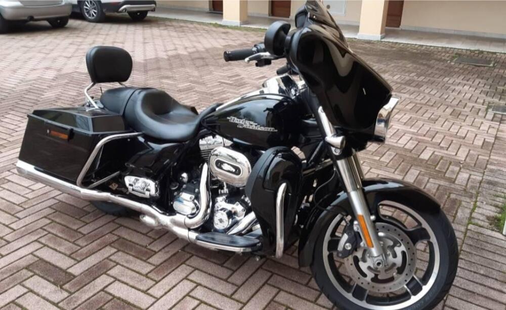 Harley-Davidson 1690 Street Glide (2011 - 13) - FLHX (3)