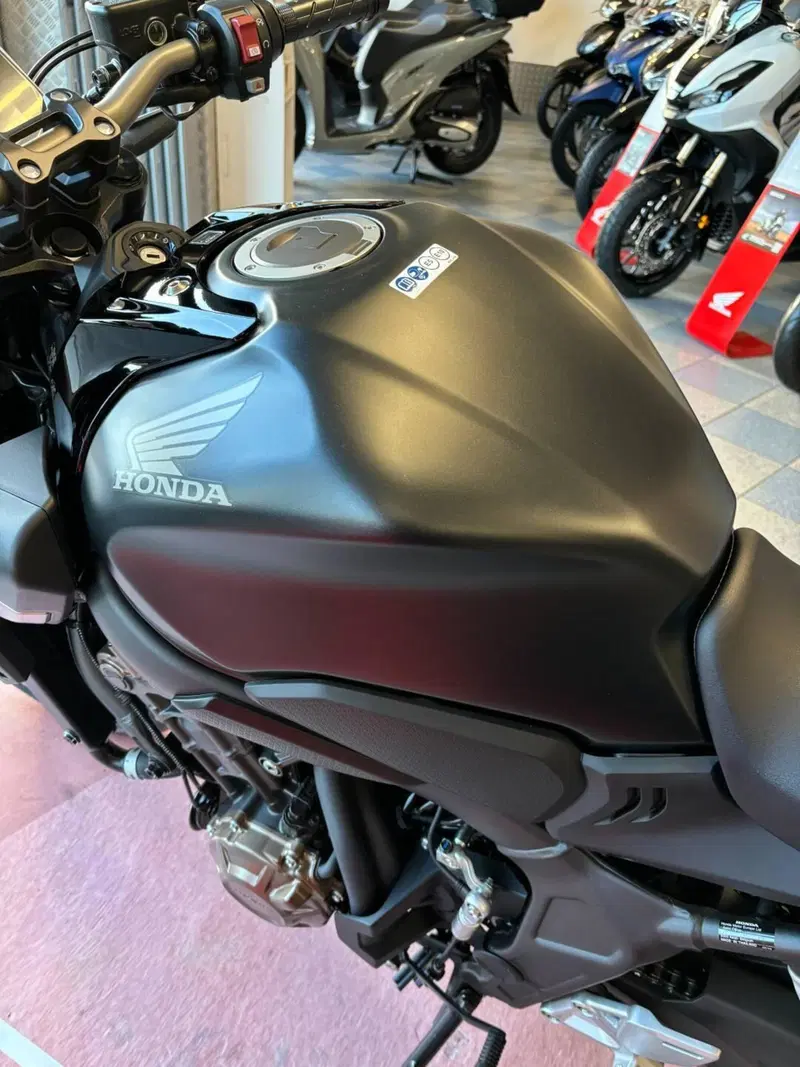 Honda CB 650 R E-Clutch (2024 - 26) (4)