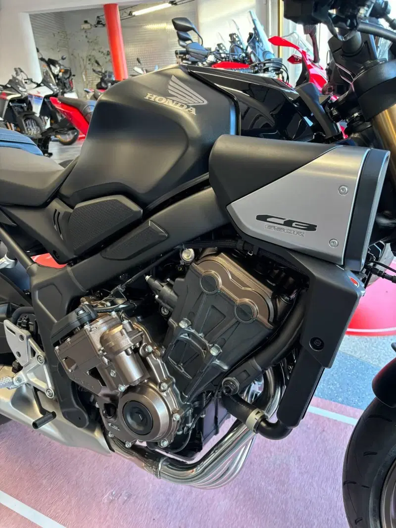 Honda CB 650 R E-Clutch (2024 - 26) (5)