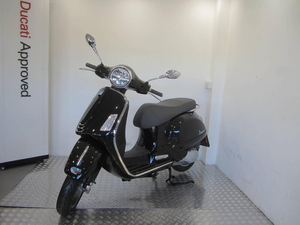 Vespa GTS 300 (2023 - 24) (2)