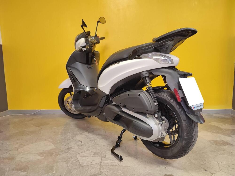 Piaggio Beverly 350 ABS (2016 - 20) (4)