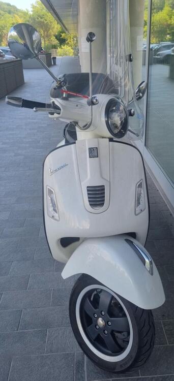 Vespa GTS 300 Super (2008 - 16) (2)