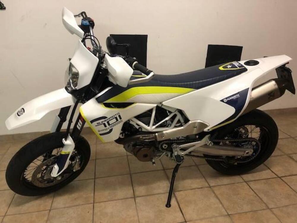 Husqvarna 701 Supermoto (2017 - 19) (2)