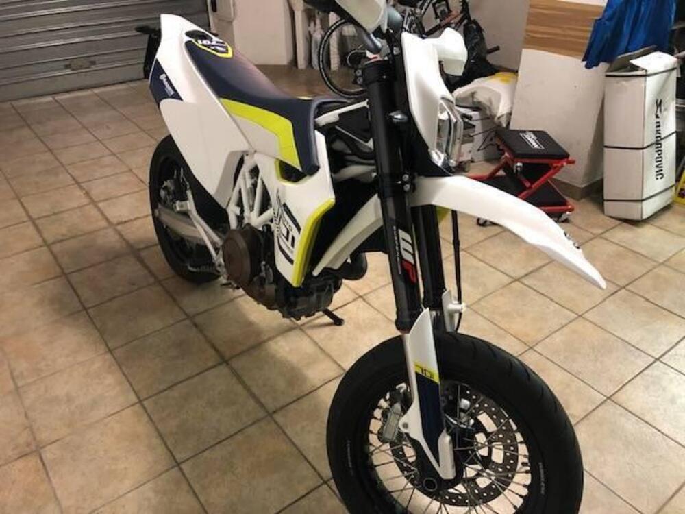 Husqvarna 701 Supermoto (2017 - 19) (3)