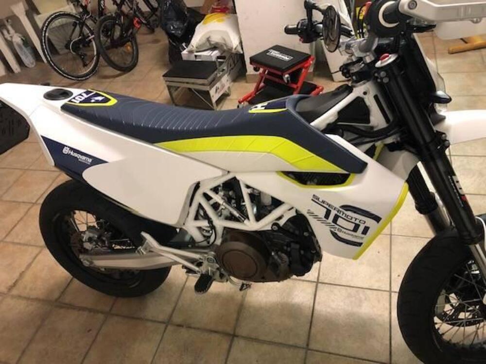 Husqvarna 701 Supermoto (2017 - 19) (4)