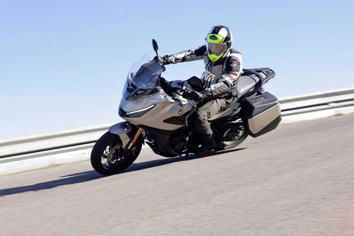 Honda NT 1100 DCT: più ricca e coinvolgente