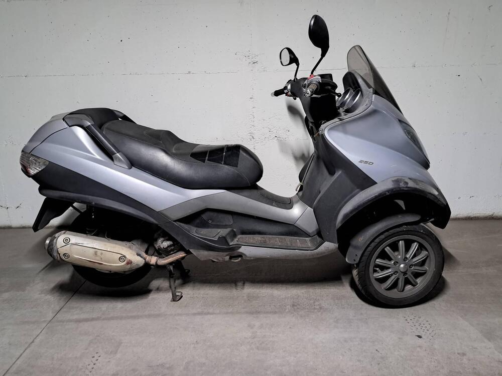 Piaggio MP3 250 i.e. (5)