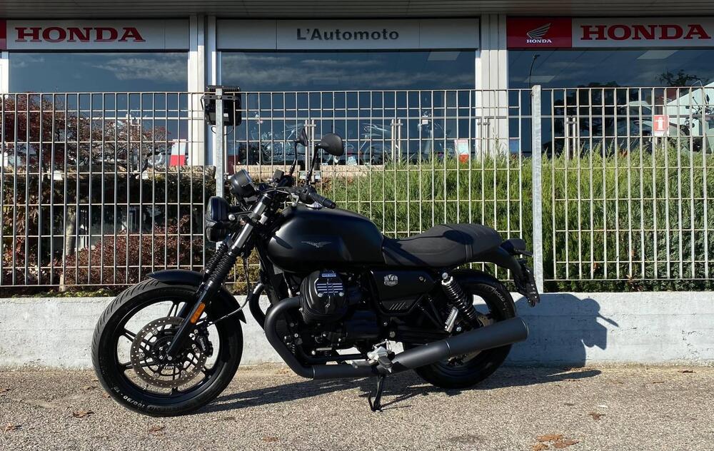 Moto Guzzi V7 Stone (2021 - 24)