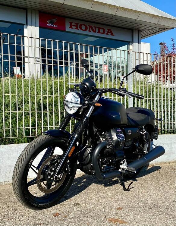 Moto Guzzi V7 Stone (2021 - 24) (2)