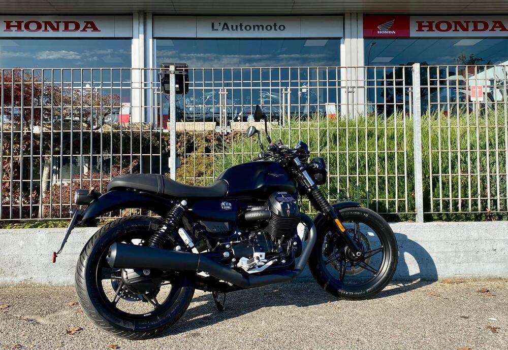 Moto Guzzi V7 Stone (2021 - 24) (5)