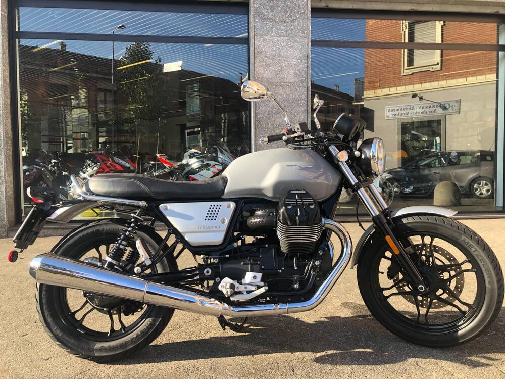 Moto Guzzi V7 III Milano (2018 - 20) (2)