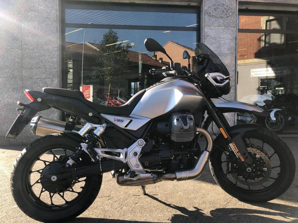 Moto Guzzi V85 Strada (2024) (2)