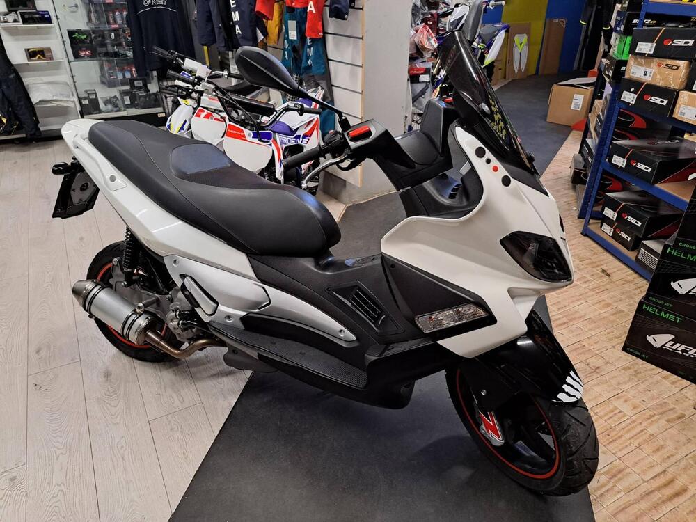 Aprilia SR Max 300 (2011 - 16)