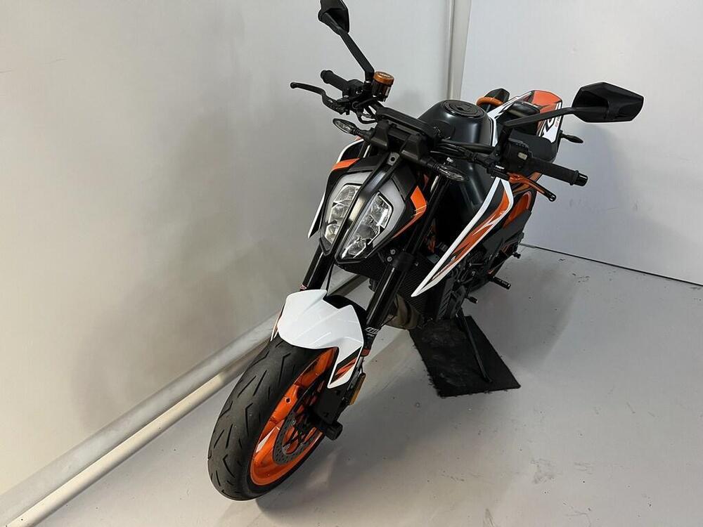 KTM 890 Duke R (2021) (4)