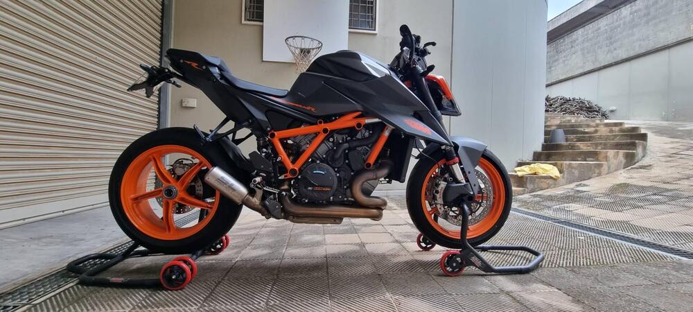 KTM 1290 Super Duke R (2021) (2)