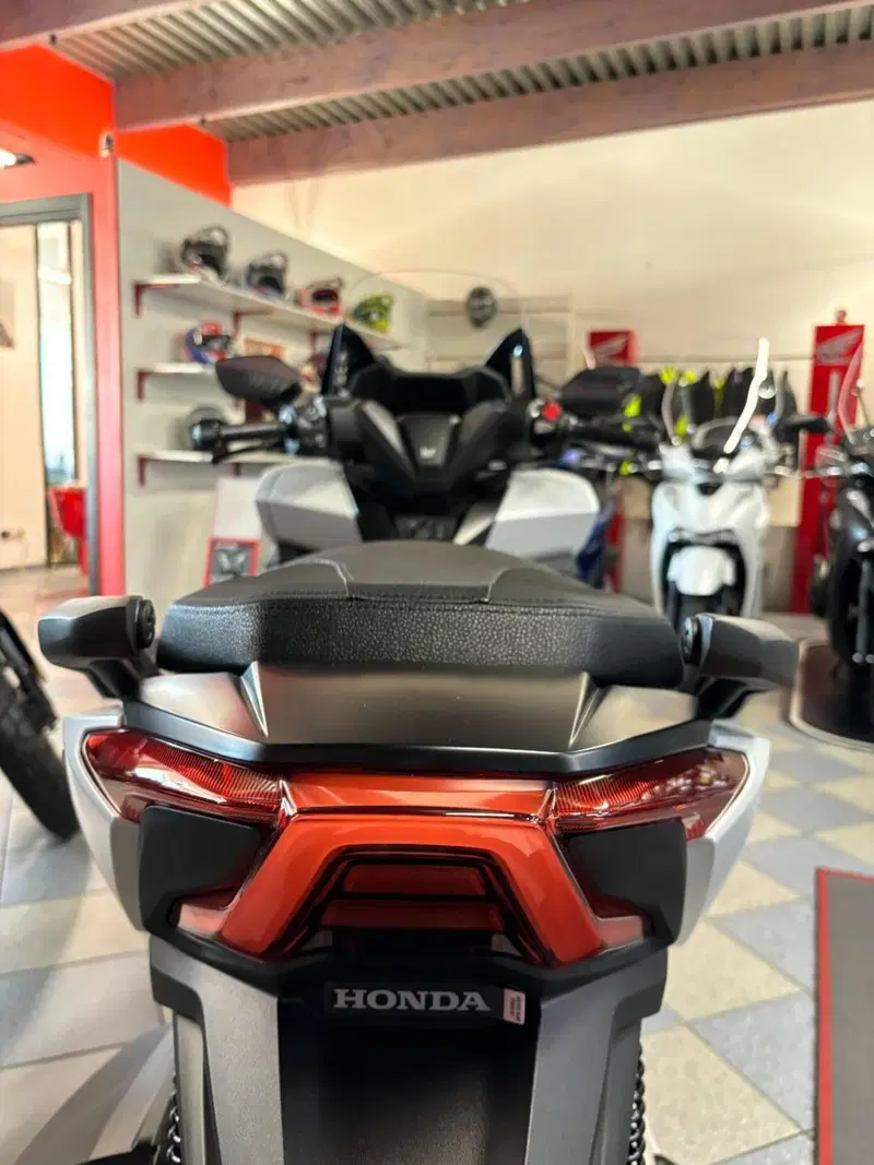 Honda Forza 350 (2025 - 26) (6)
