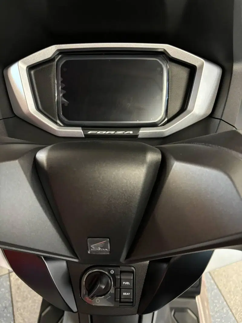 Honda Forza 350 (2025 - 26) (8)