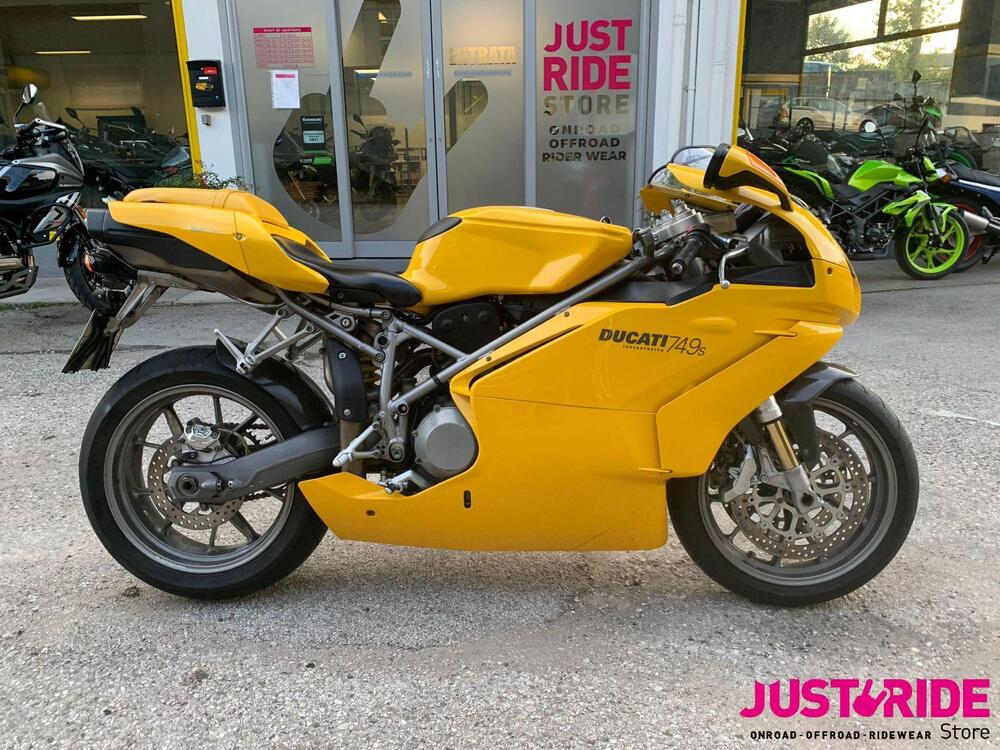 Ducati 749 S (2003)