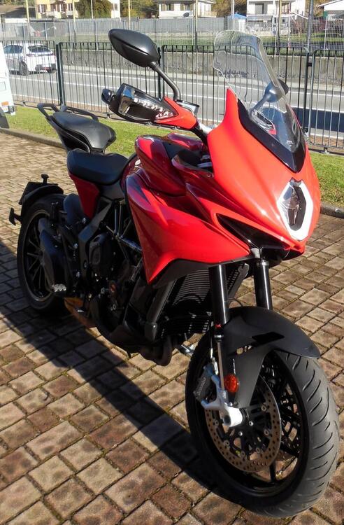 MV Agusta Turismo Veloce 800 Lusso SCS (2021 - 24) (2)