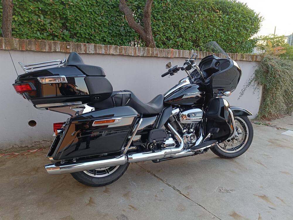 Harley-Davidson 107 Road Glide Ultra (2017 - 18) - FLTRU (2)