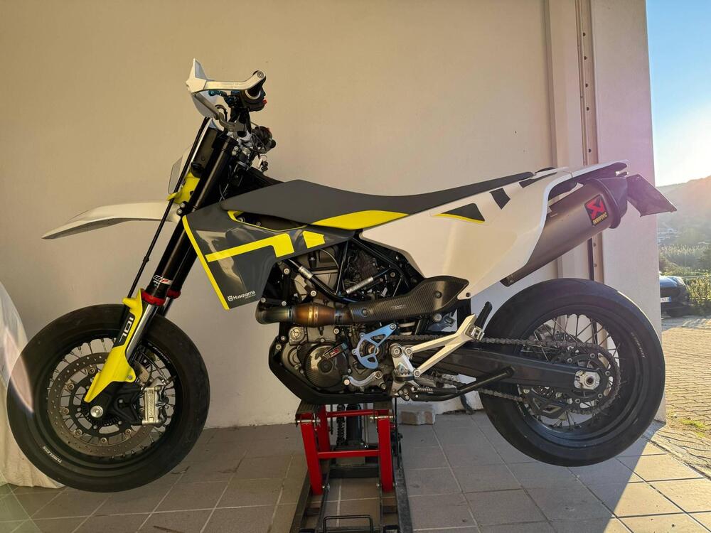 Husqvarna 701 Supermoto (2020)