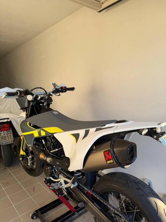 Husqvarna 701 Supermoto (2020) (2)