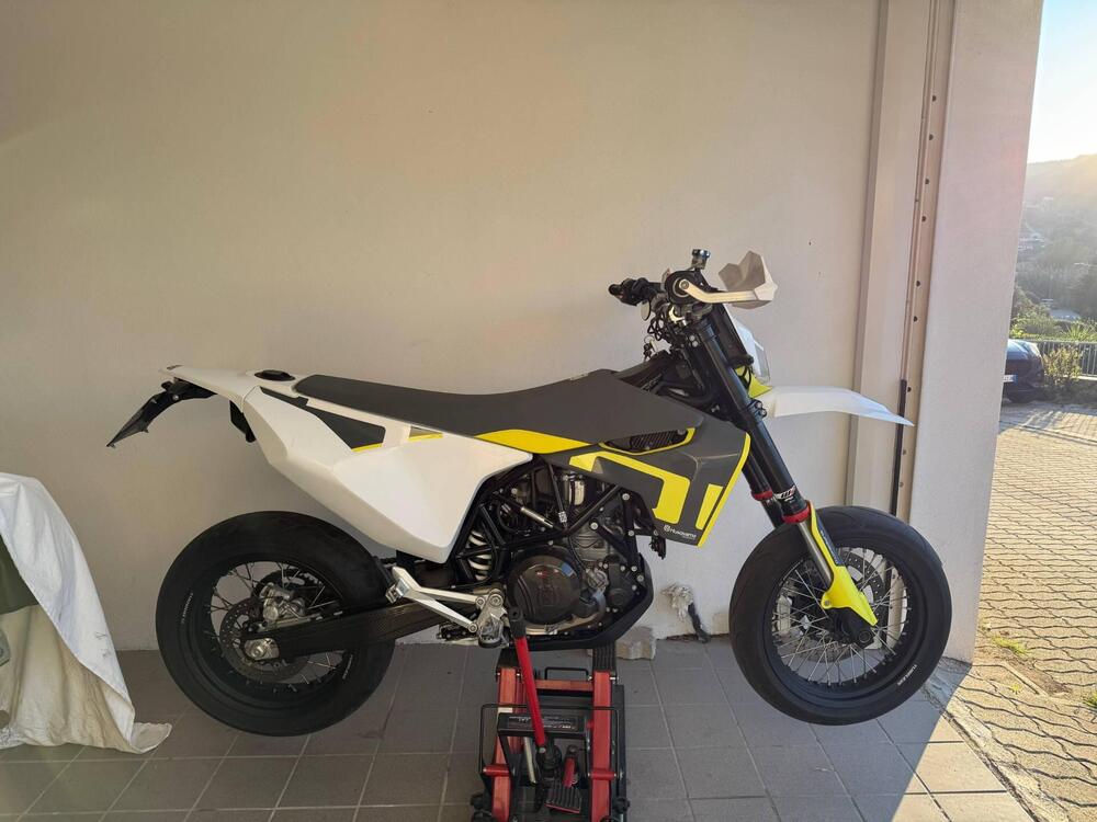 Husqvarna 701 Supermoto (2020) (3)