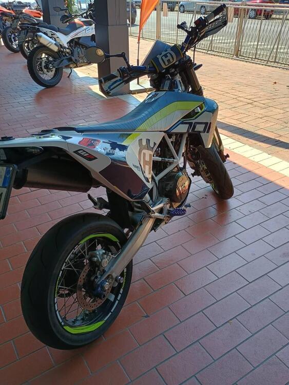 Husqvarna 701 Supermoto (2016) (5)