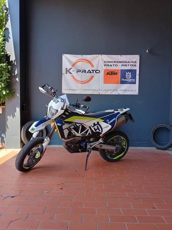 Husqvarna 701 Supermoto (2016) (2)