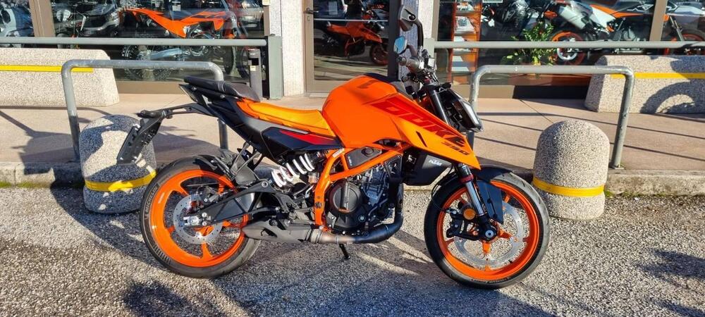 KTM 390 Duke (2024) (2)