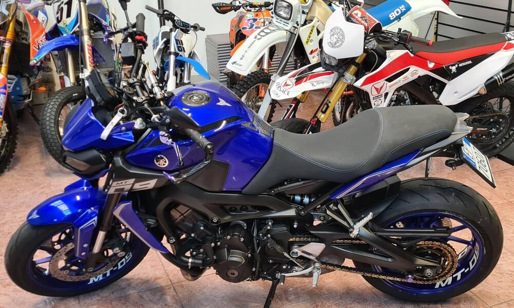 Yamaha MT-09 (2017 - 20) (2)