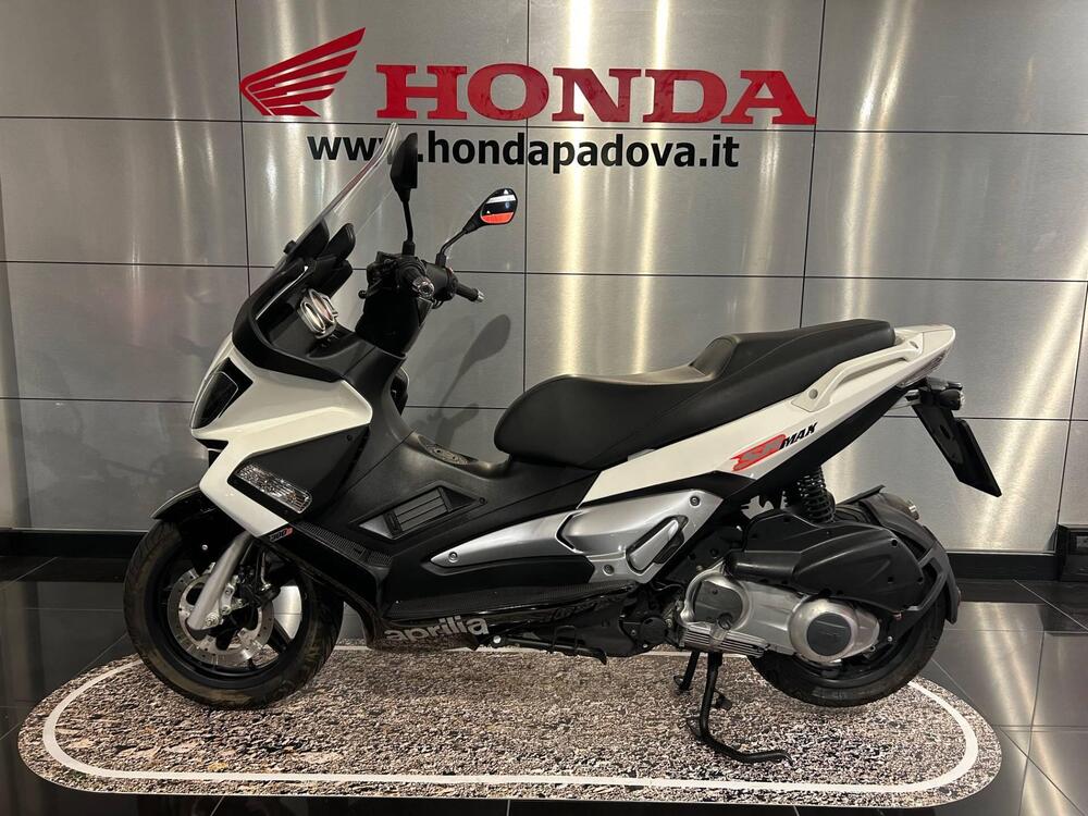 Aprilia SR Max 300 (2011 - 16) (4)