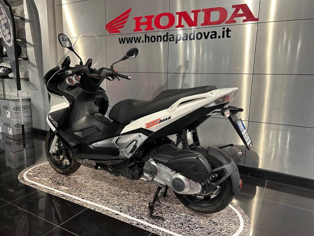 Aprilia SR Max 300 (2011 - 16) (5)