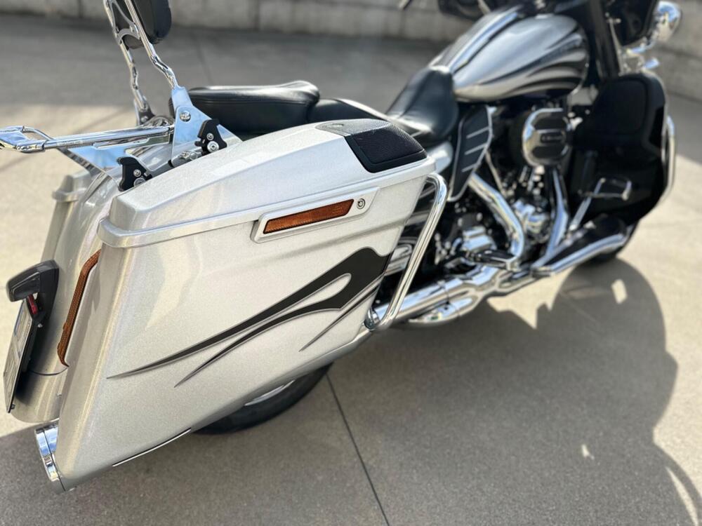 Harley-Davidson 110 Street Glide (2016) - FLHXSE (4)