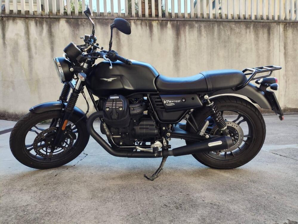 Moto Guzzi V7 III Stone (2017 - 20) (5)