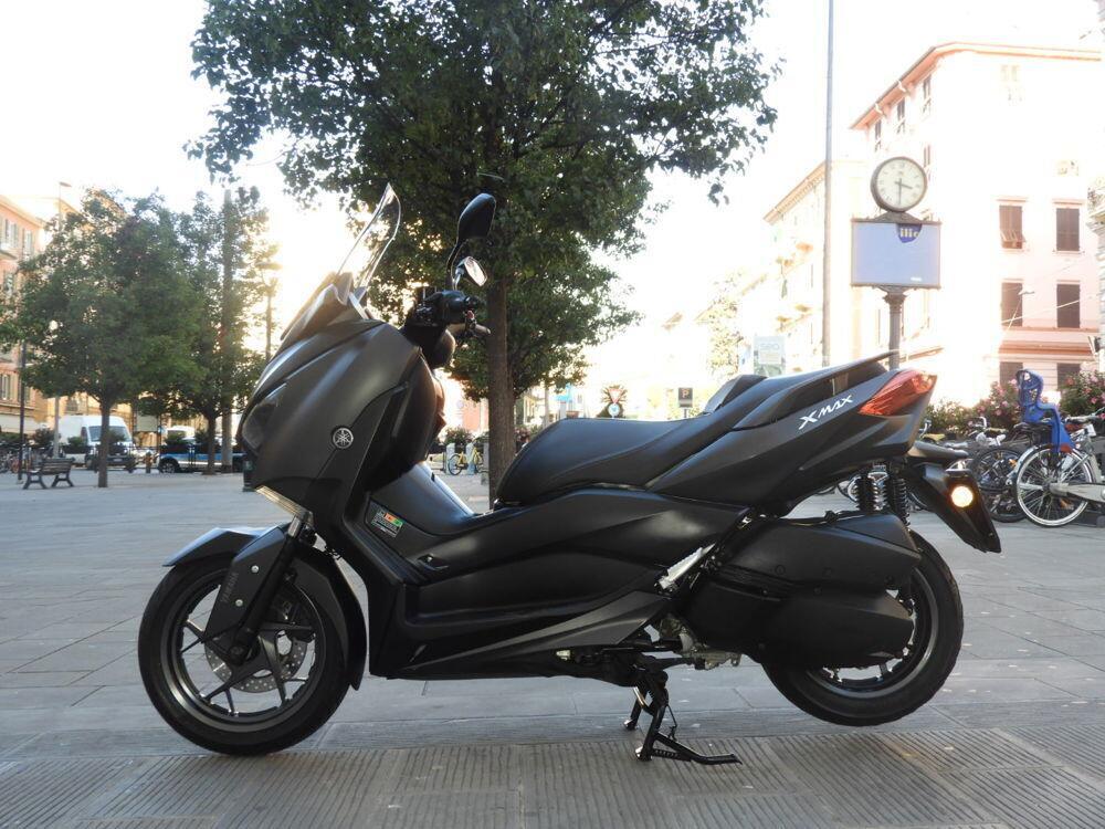 Yamaha X-Max 300 (2021 - 24) (4)