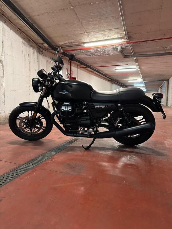 Moto Guzzi V7 III Stone (2017 - 20)