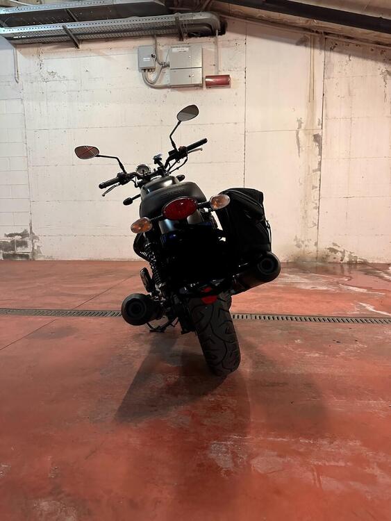 Moto Guzzi V7 III Stone (2017 - 20) (3)