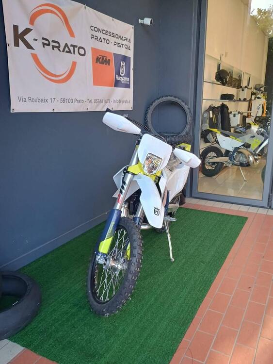 Husqvarna TE 300 (2024) (2)