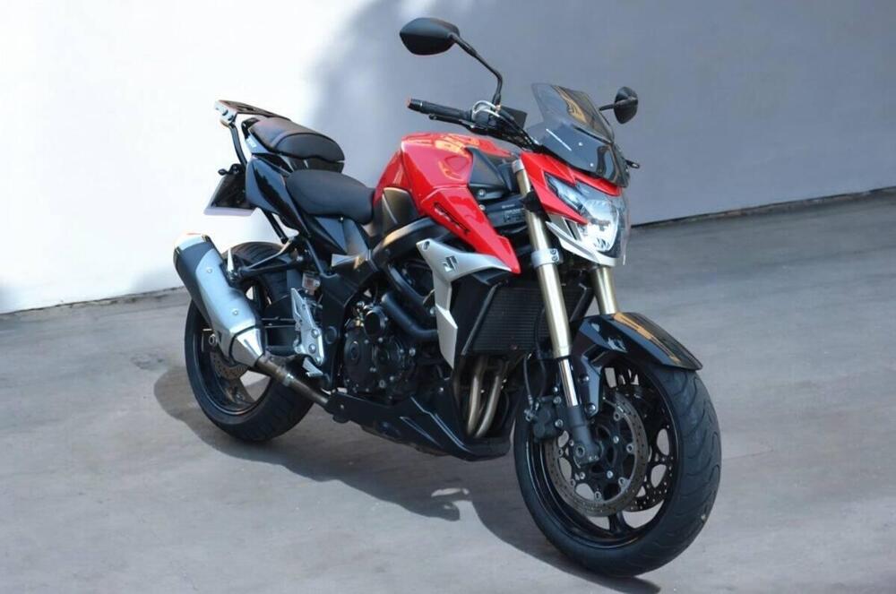 Suzuki GSR 750 (2010 - 15) (2)