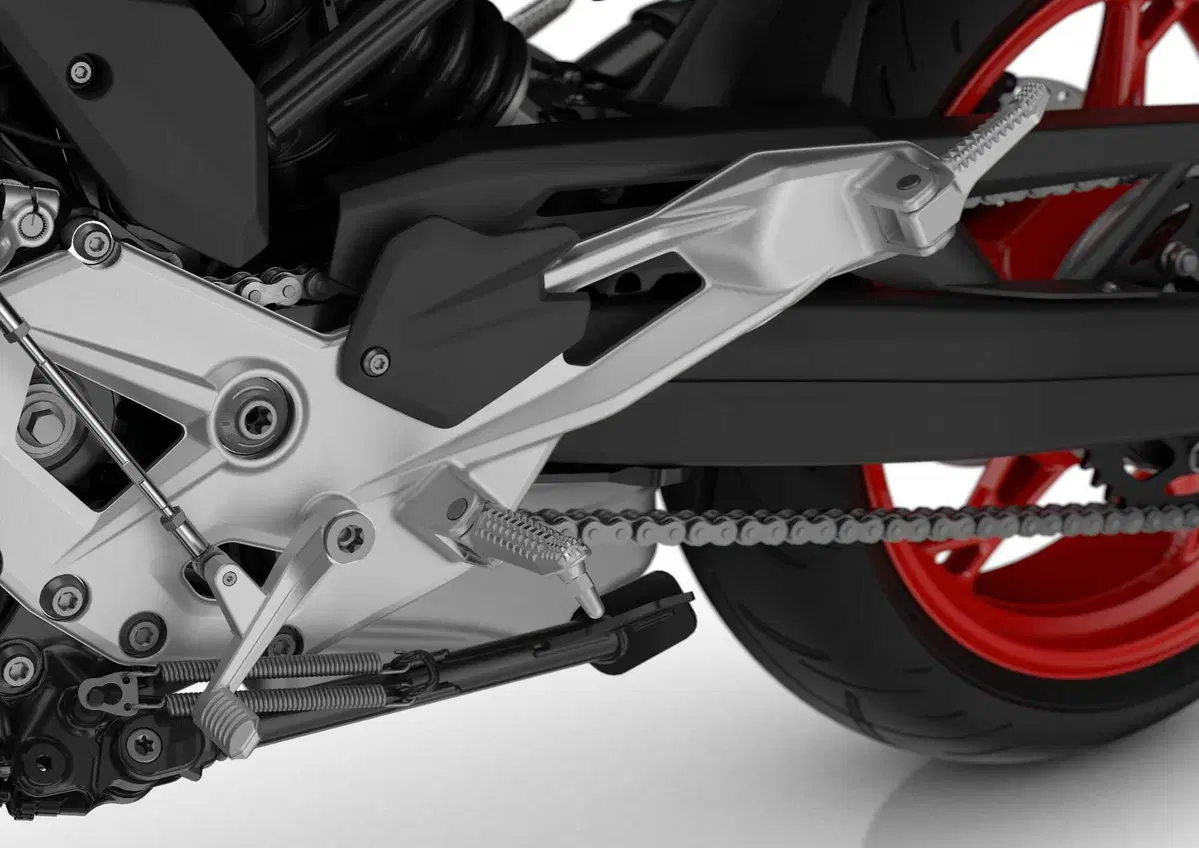  Nuove BMW F 900 R e F 900 XR 2025: aggiornamenti su ergonomia, ciclistica e dotazione (3)