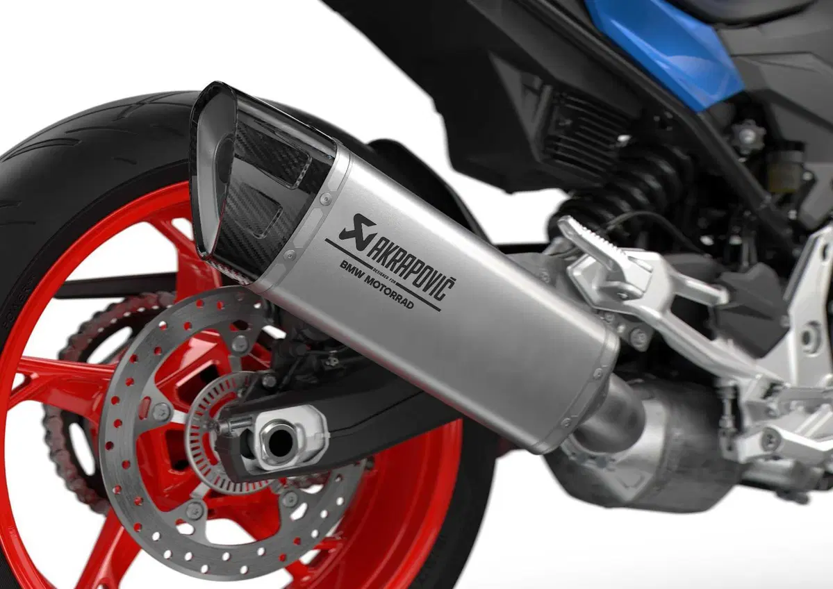  Nuove BMW F 900 R e F 900 XR 2025: aggiornamenti su ergonomia, ciclistica e dotazione (4)