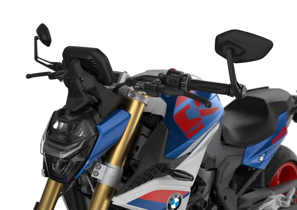  Nuove BMW F 900 R e F 900 XR 2025: aggiornamenti su ergonomia, ciclistica e dotazione (5)